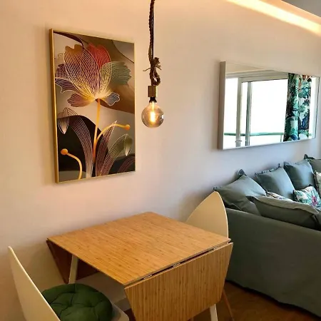 아파트 Cristianos Stunning Ocean View,wi-fi,costamar