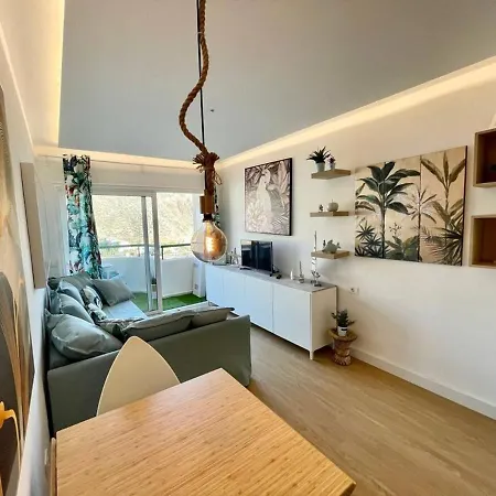 Cristianos Stunning Ocean View,wi-fi,costamar 아파트