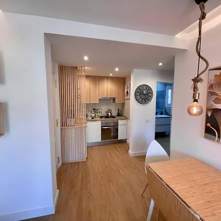 아파트 Cristianos Stunning Ocean View,wi-fi,costamar 아로나